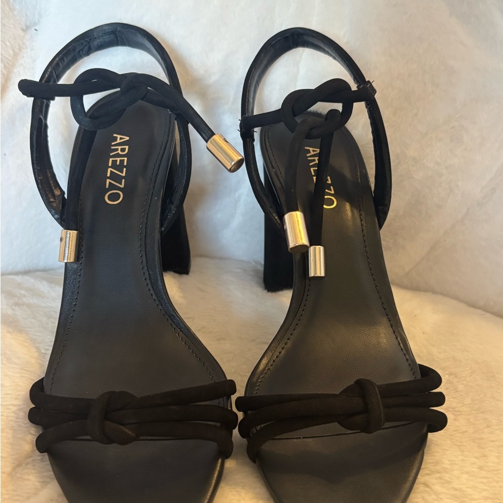 Arezzo Classic Women's Shoes - Elegant Black